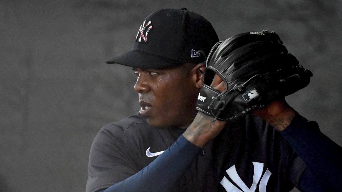 aroldis thumb